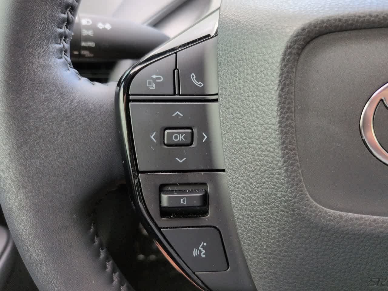 Used 2024 Toyota Prius XLE FWD image 24