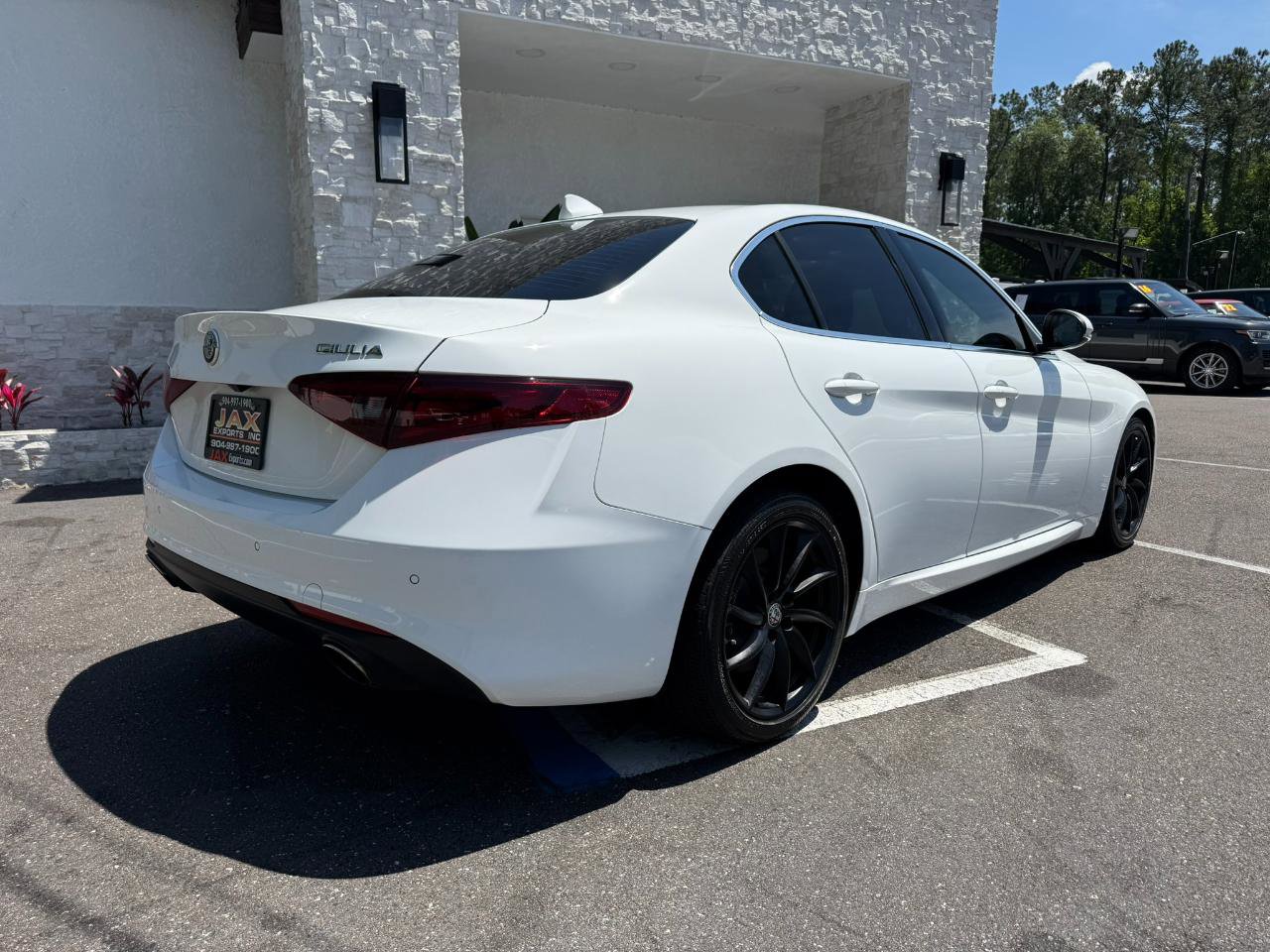 Used 2017 Alfa Romeo Giulia image 16