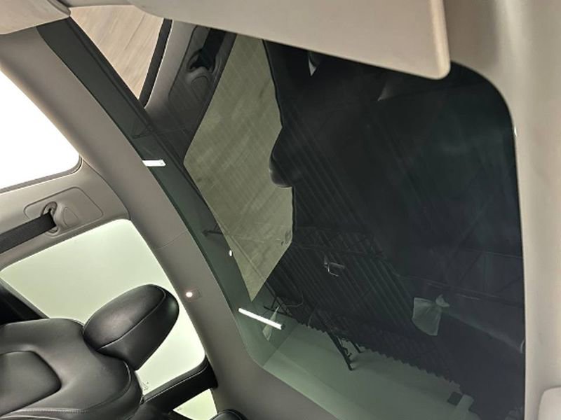 Used 2025 Tesla Model Y Performance AWD/4WD image 37