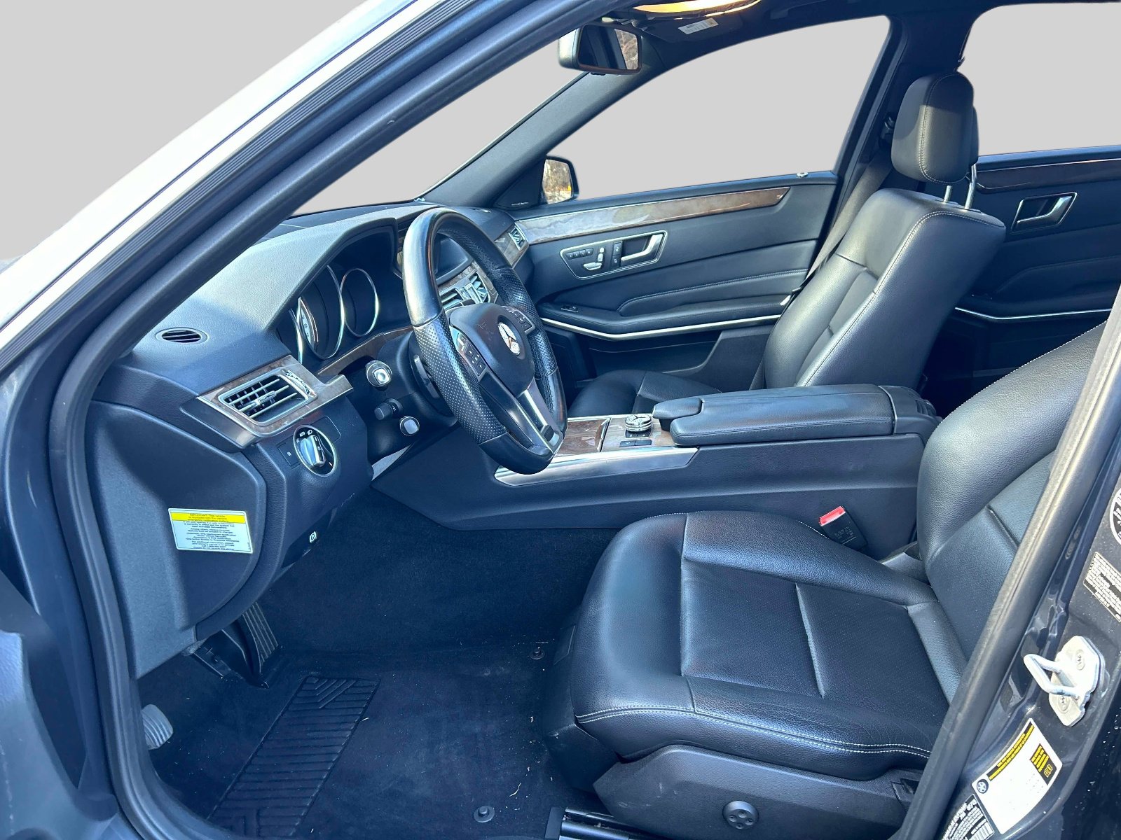 Used 2014 Mercedes-Benz E 350 4MATIC Sedan image 9