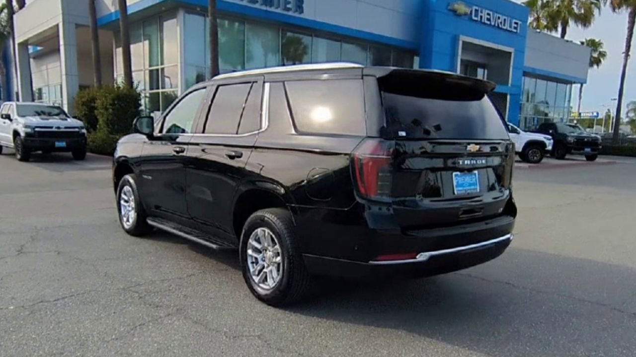 Certified 2025 Chevrolet Tahoe LT AWD/4WD image 6