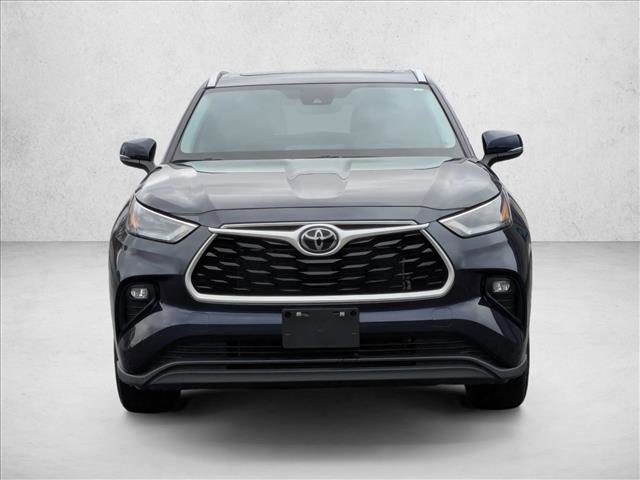 Used 2024 Toyota Highlander XLE AWD/4WD image 2