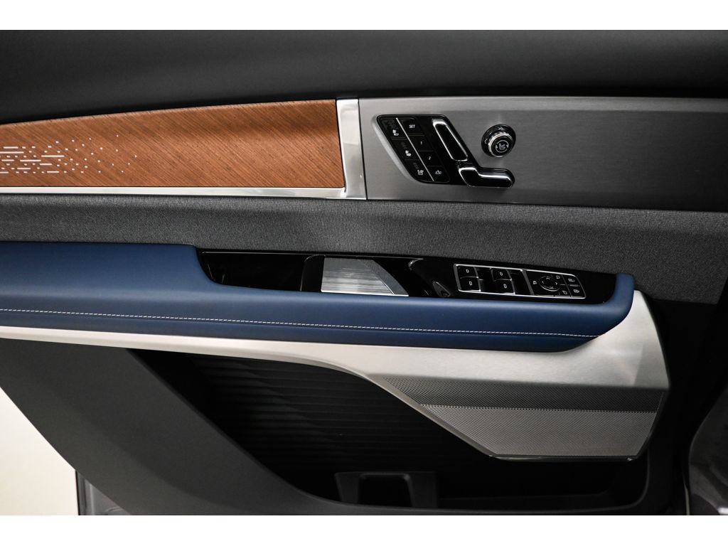 New 2026 Cadillac Vistiq Premium Luxury AWD/4WD image 17