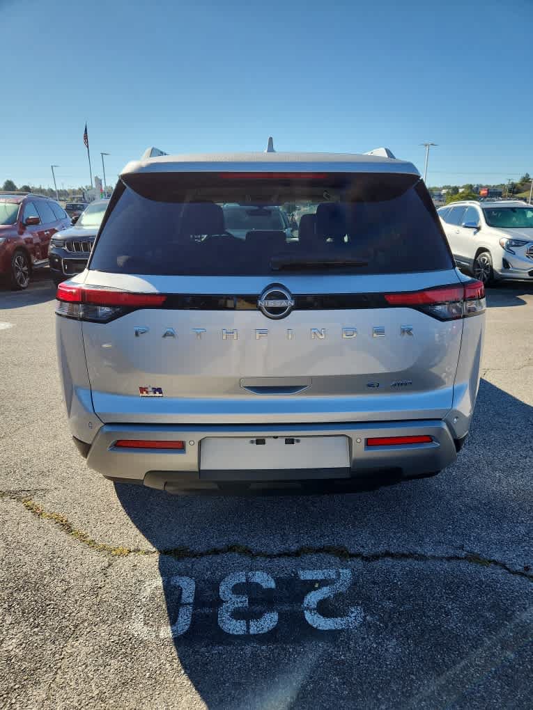Used 2025 Nissan Pathfinder SL AWD/4WD image 15