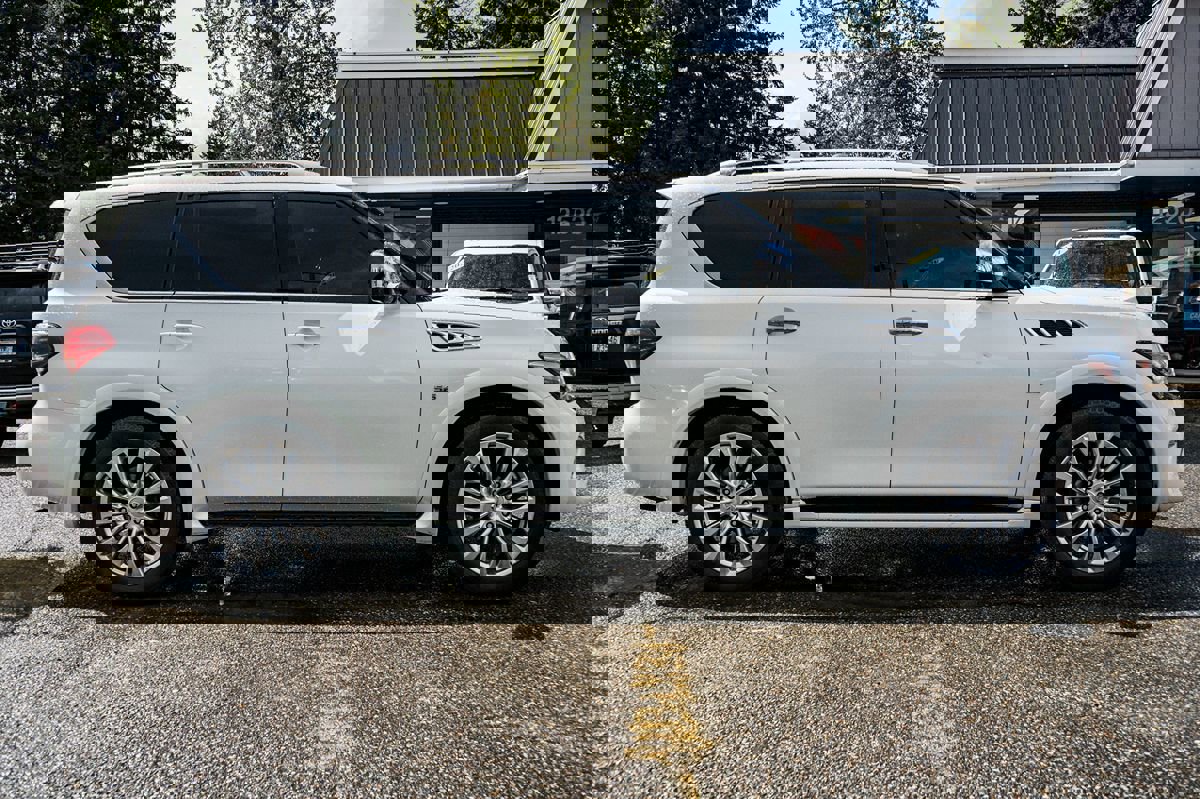 Used 2017 INFINITI QX80 4WD w/ Deluxe Technology Package image 14