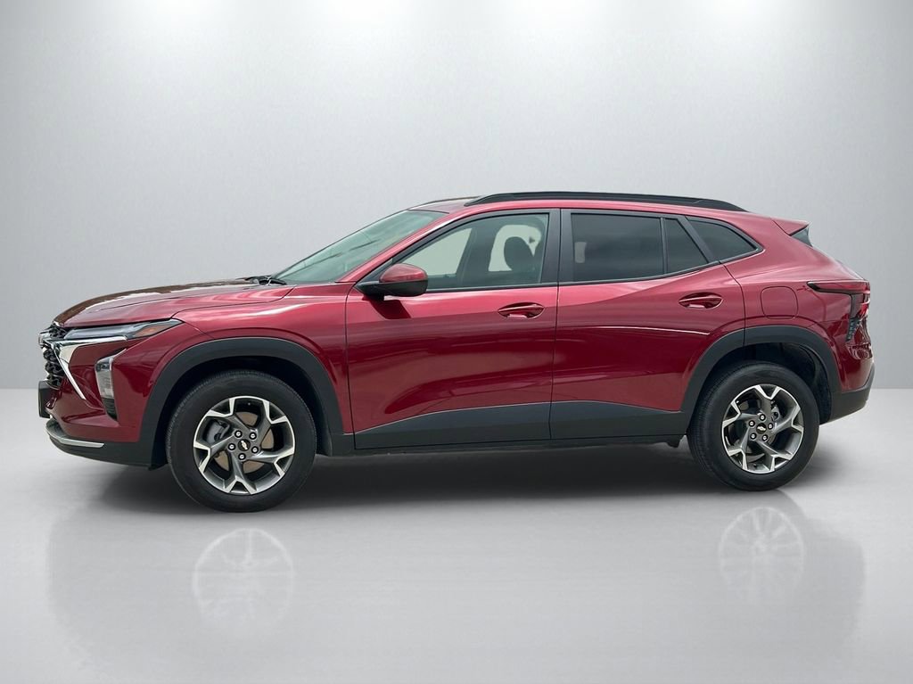 Used 2025 Chevrolet Trax LT FWD image 8