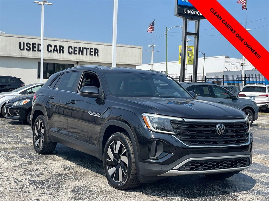 Used 2024 Volkswagen Atlas Cross Sport SE image 2