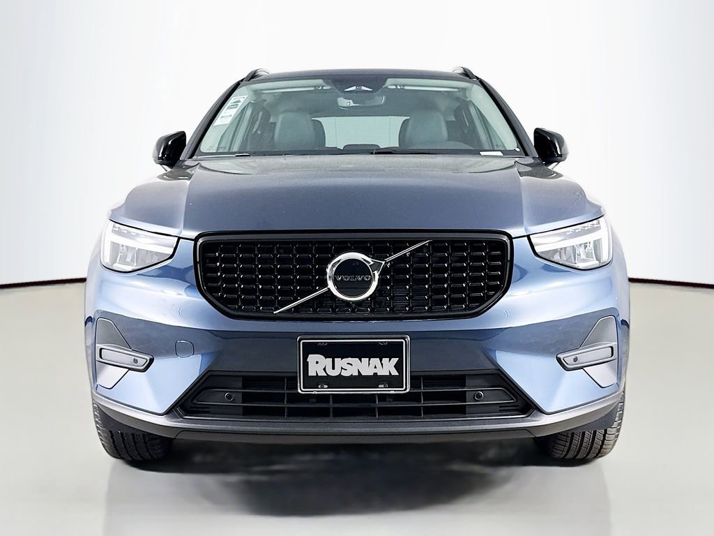 New 2026 Volvo XC40 B4 Core FWD image 2