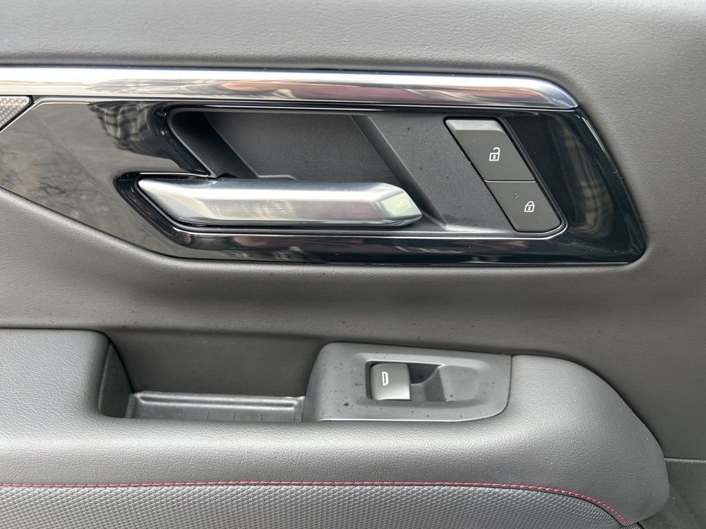 Used 2025 Chevrolet Suburban RST w/ Comfort Package image 40