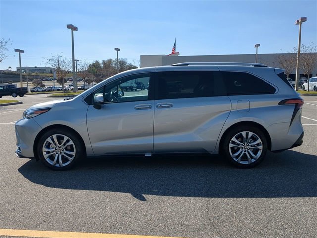 Certified 2023 Toyota Sienna Platinum image 7