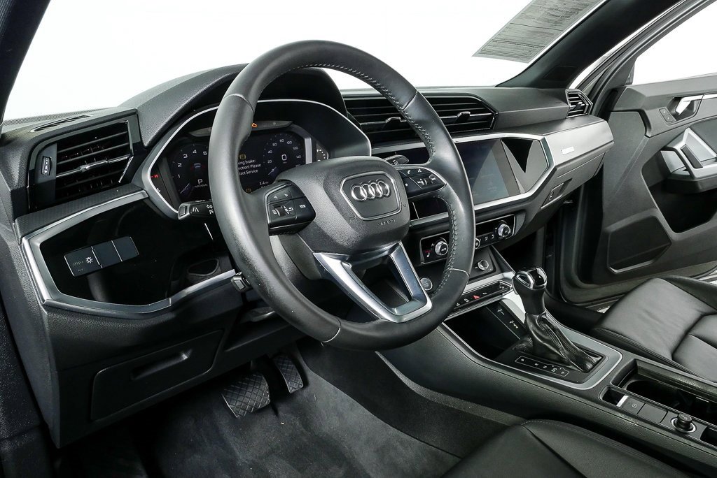 Used 2019 Audi Q3 2.0T Premium w/ Convenience Package image 4