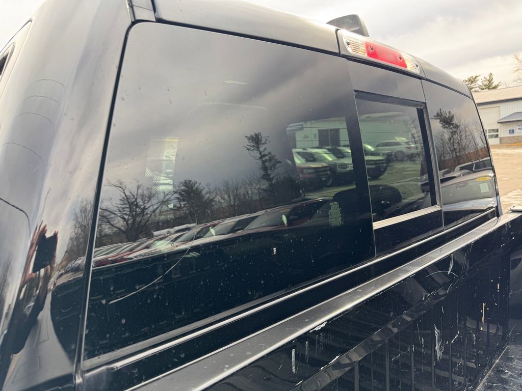 Used 2025 RAM 1500 Laramie image 12