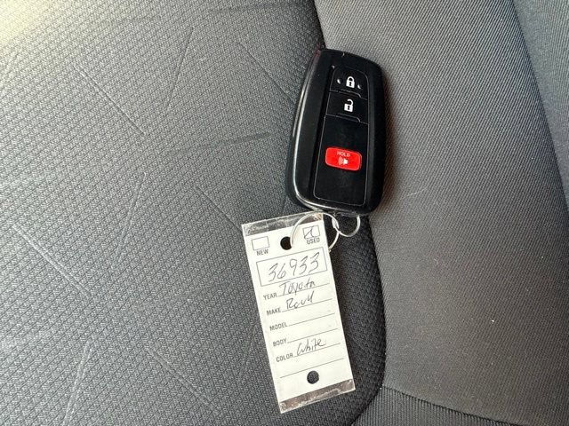 Used 2025 Toyota RAV4 XLE AWD/4WD image 24
