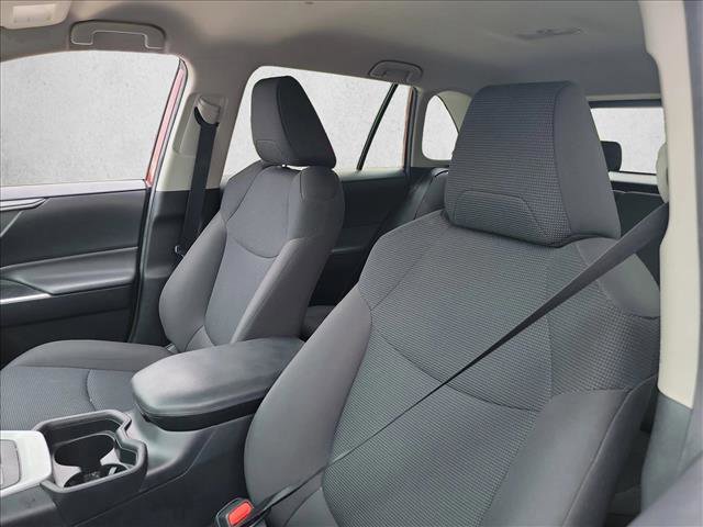 Used 2019 Toyota RAV4 LE image 10