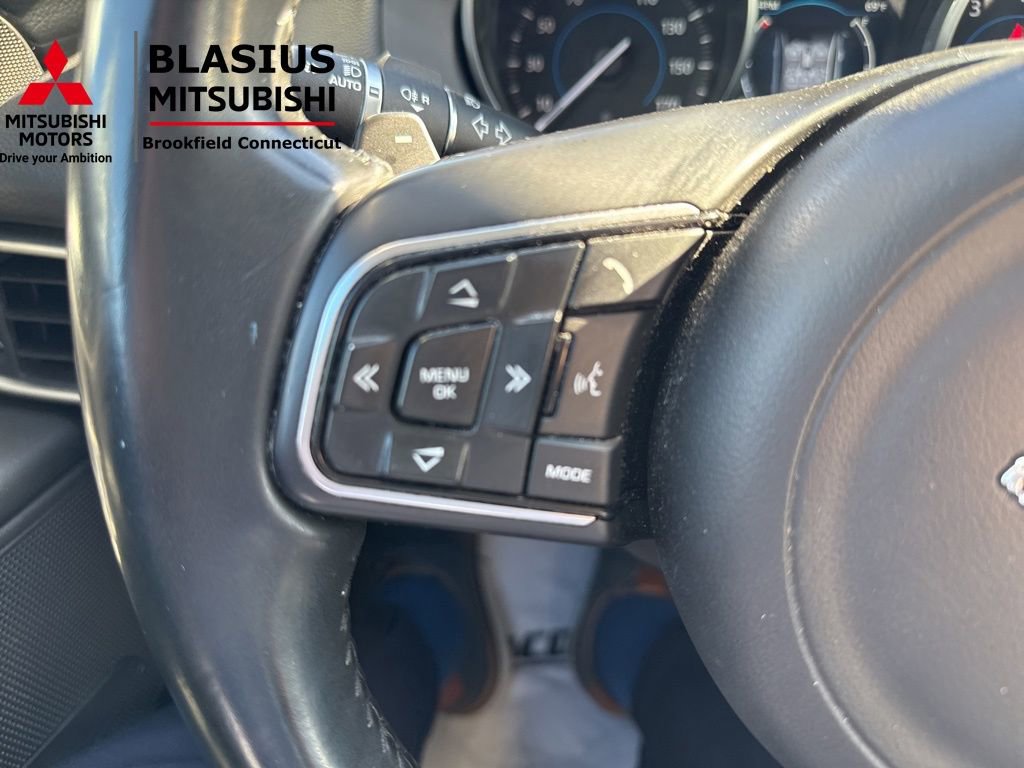 Used 2017 Jaguar XE Premium image 22