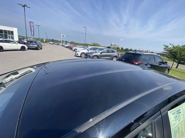 Used 2025 Toyota Prius LE FWD image 3