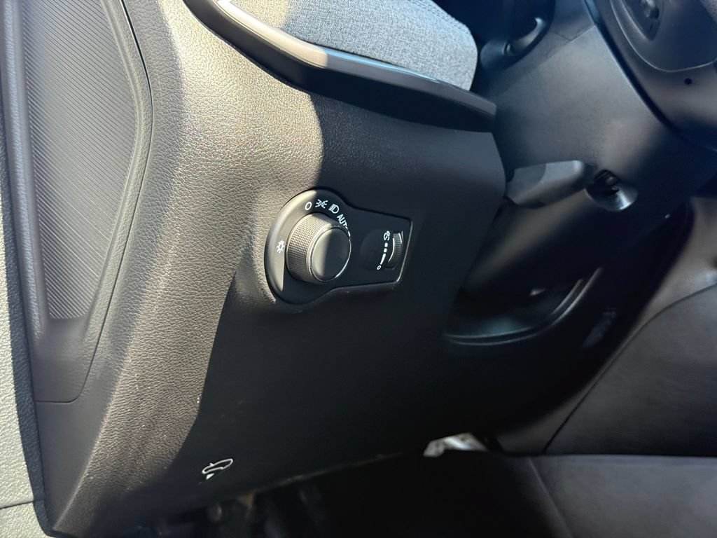 Used 2025 Jeep Compass Sport AWD/4WD image 10