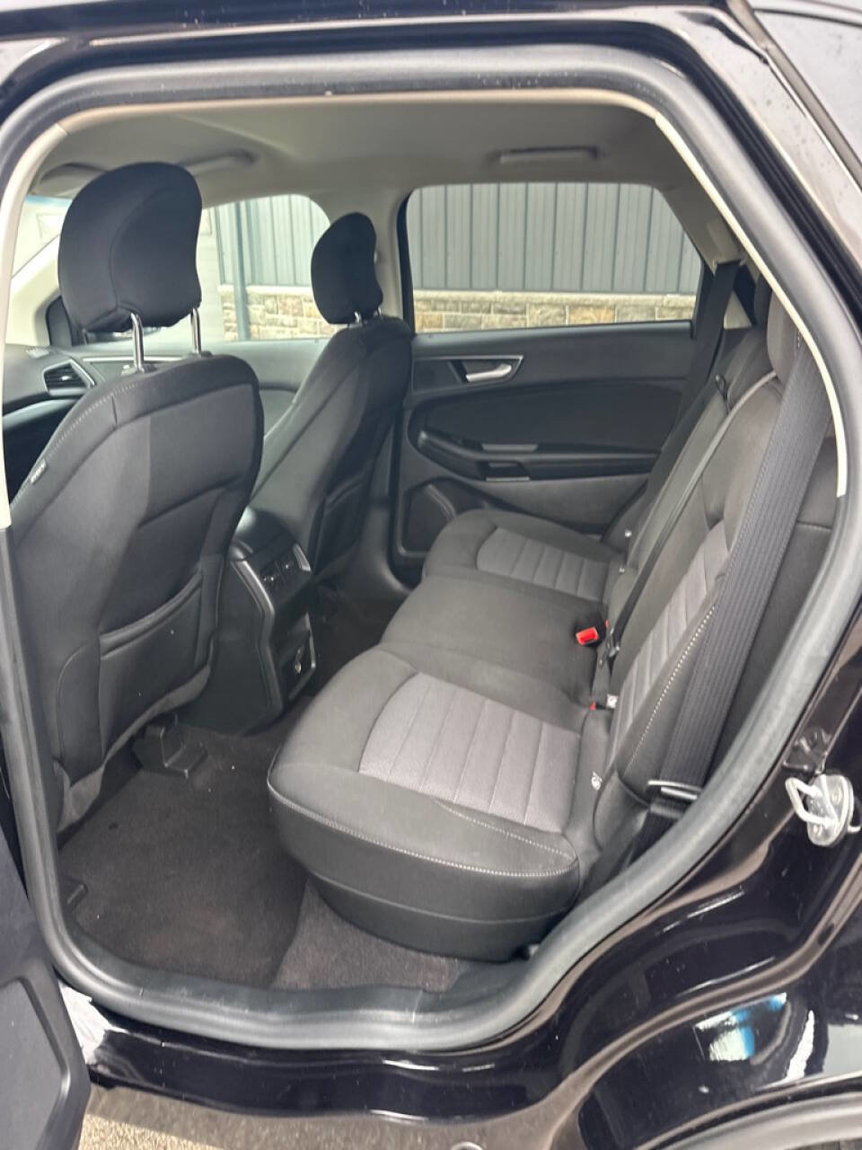 Used 2019 Ford Edge SE image 9