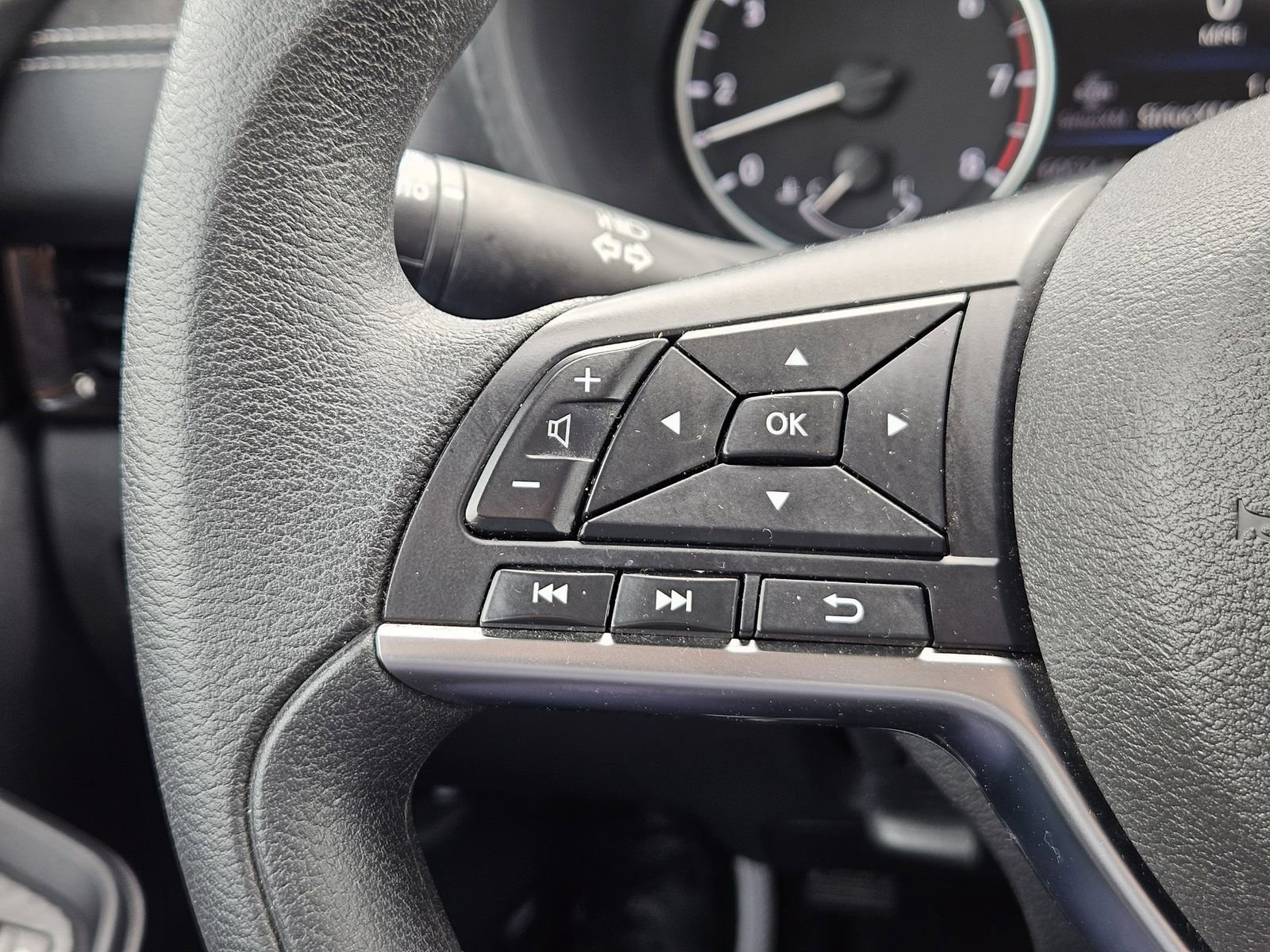Used 2024 Nissan Sentra SV FWD image 23