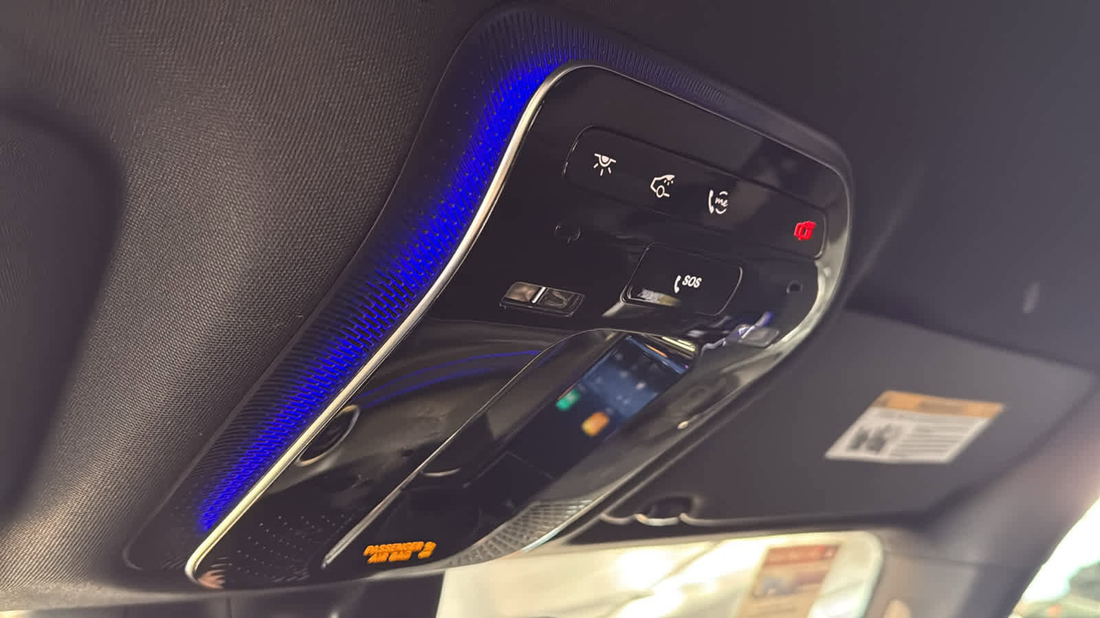 Used 2025 Mercedes-Benz GLC 300 4MATIC image 26