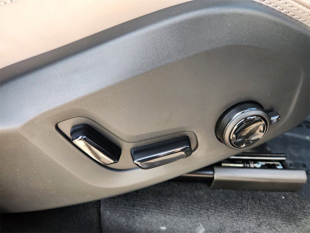 New 2026 Volvo XC90 B6 Ultra w/ Lounge Package image 20