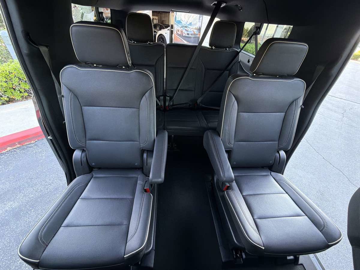 Used 2023 Chevrolet Suburban Premier RWD image 24