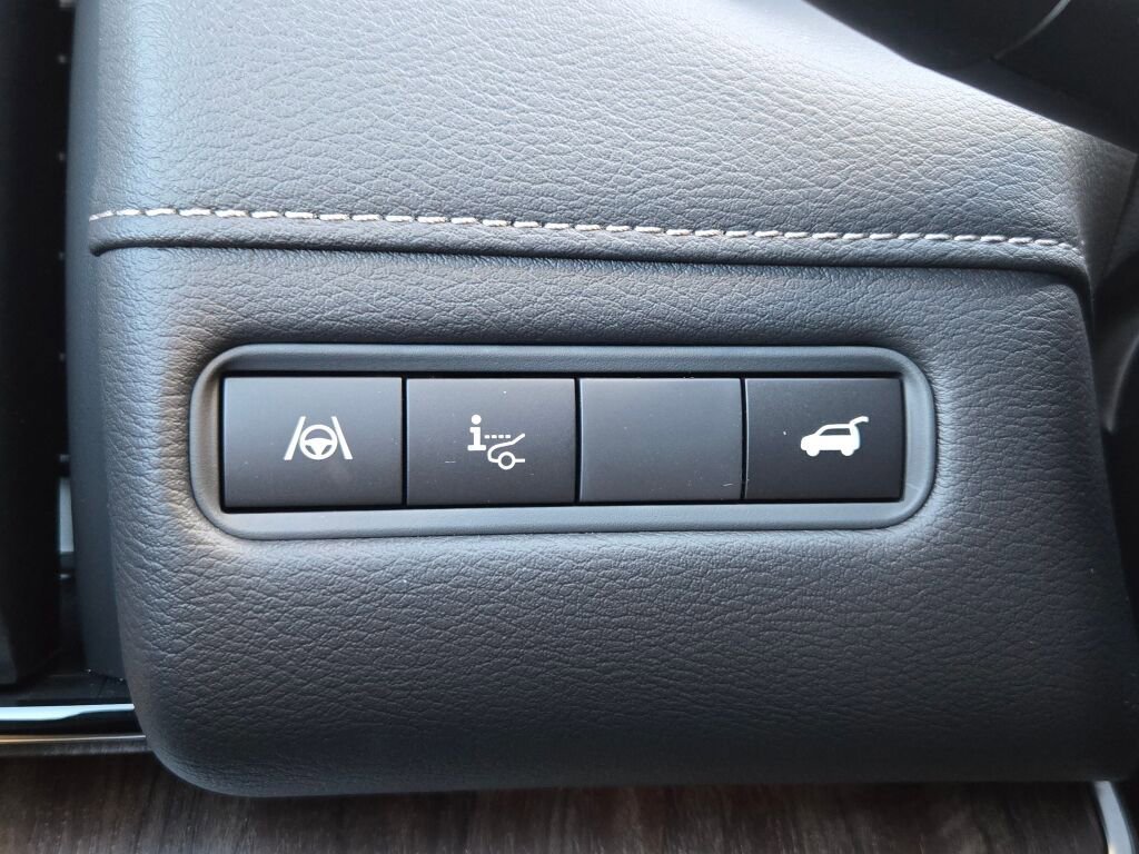 New 2026 Nissan Armada SL w/ Captain's Chari Seat Package image 26