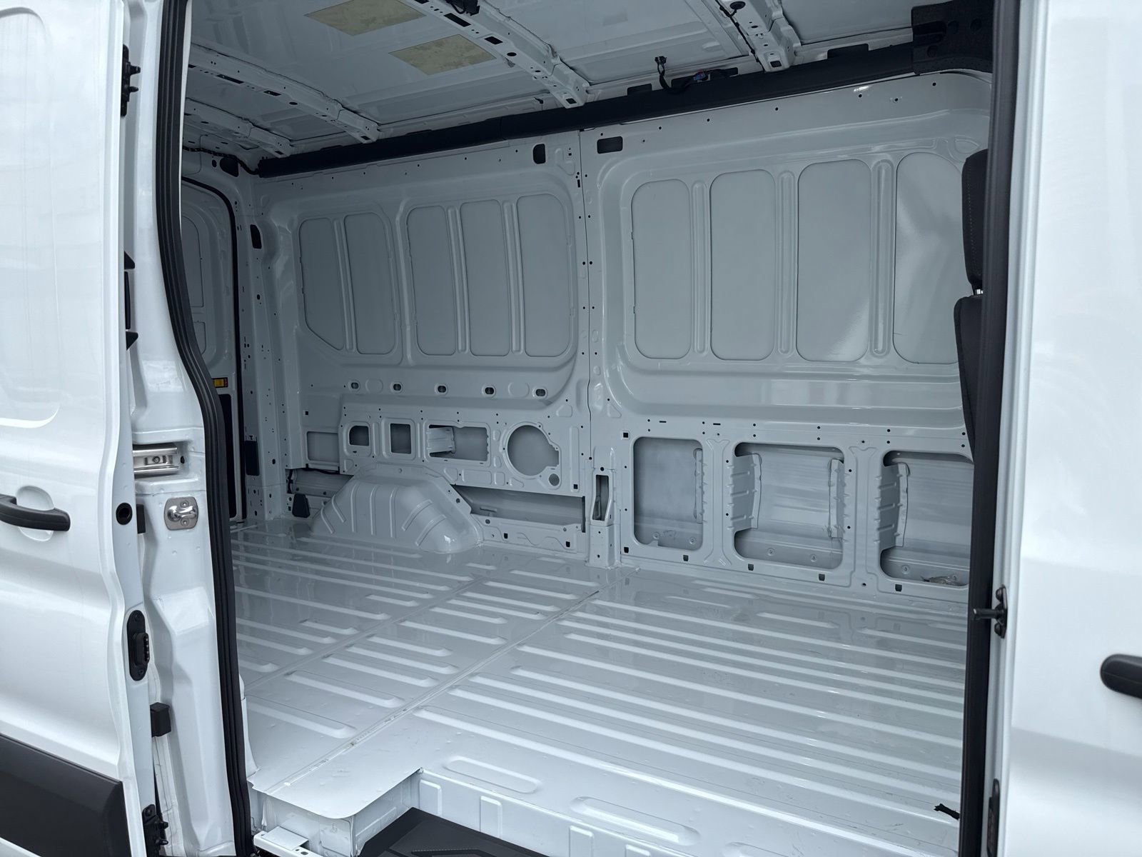 New 2026 Ford Transit 250 148 Medium Roof RWD image 12