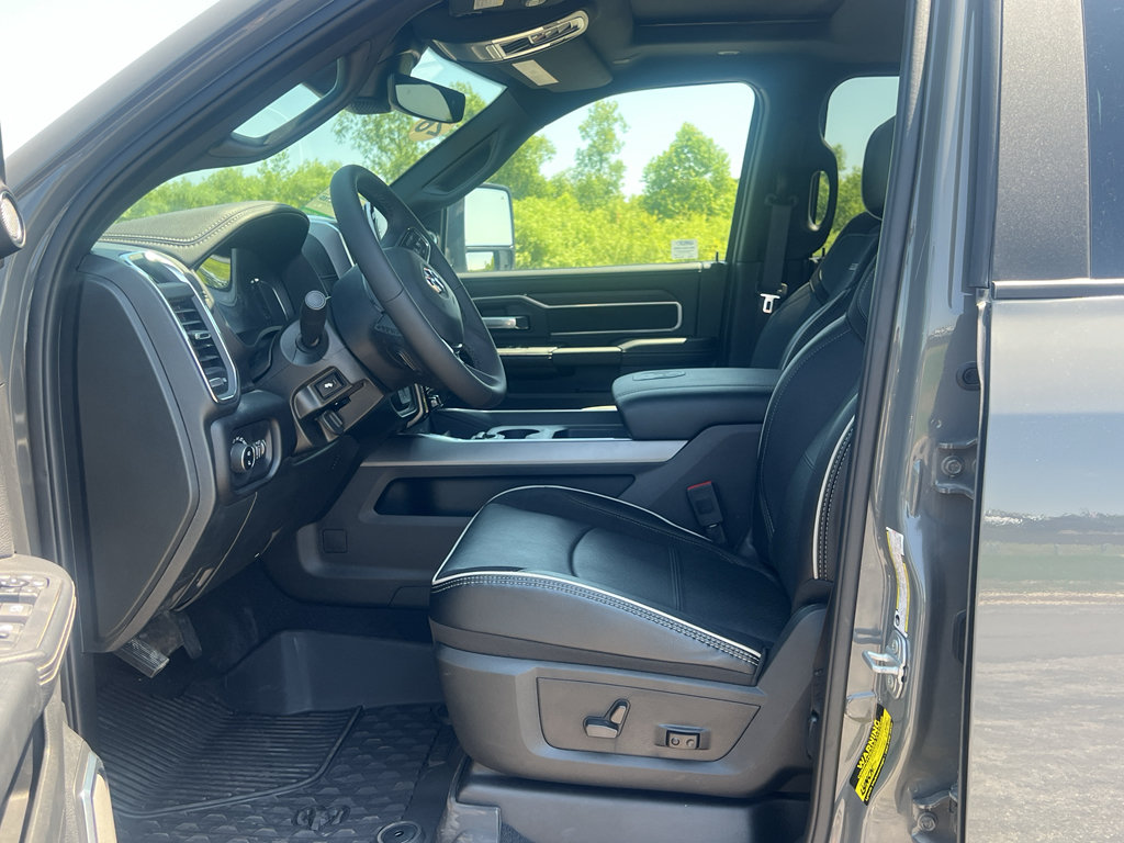 New 2026 RAM 2500 Laramie AWD/4WD image 13