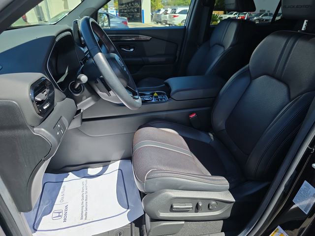 Certified 2025 Honda Pilot Black Edition image 10