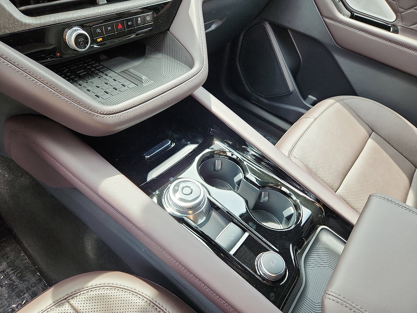 New 2025 Ford Explorer Platinum w/ Ultimate Package image 19