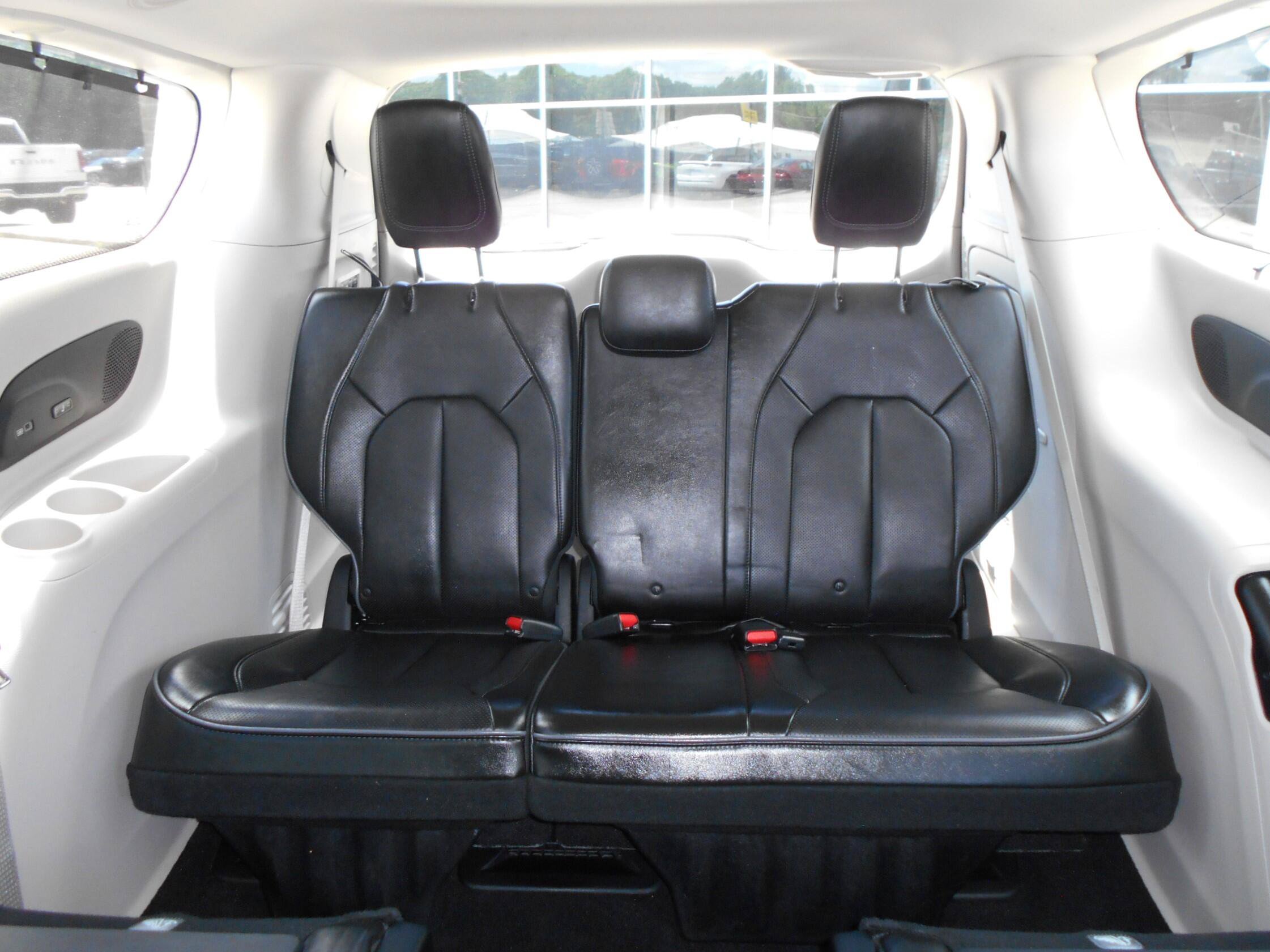 Certified 2018 Chrysler Pacifica Limited FWD image 8