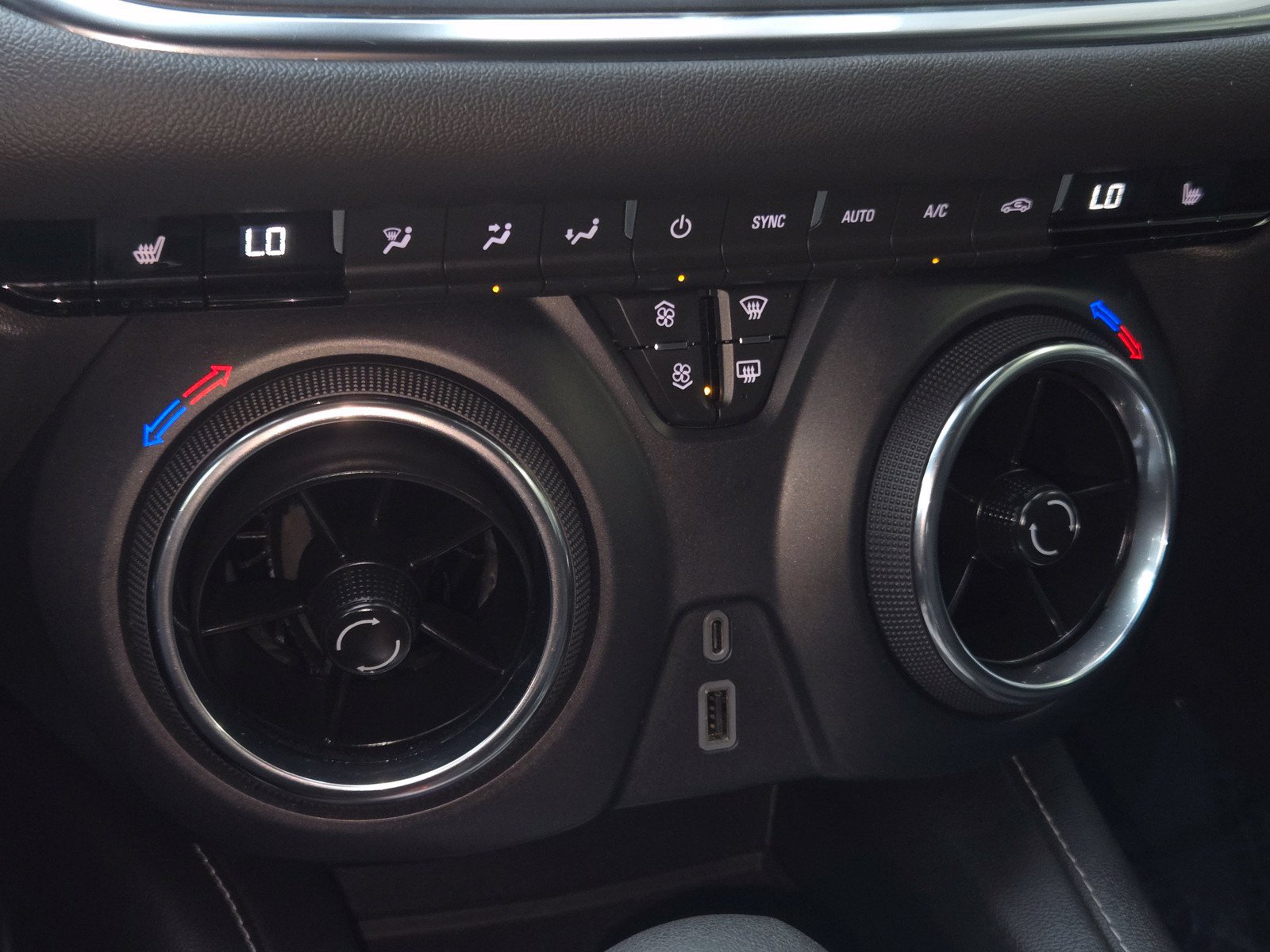 Used 2025 Chevrolet Blazer LT FWD image 16