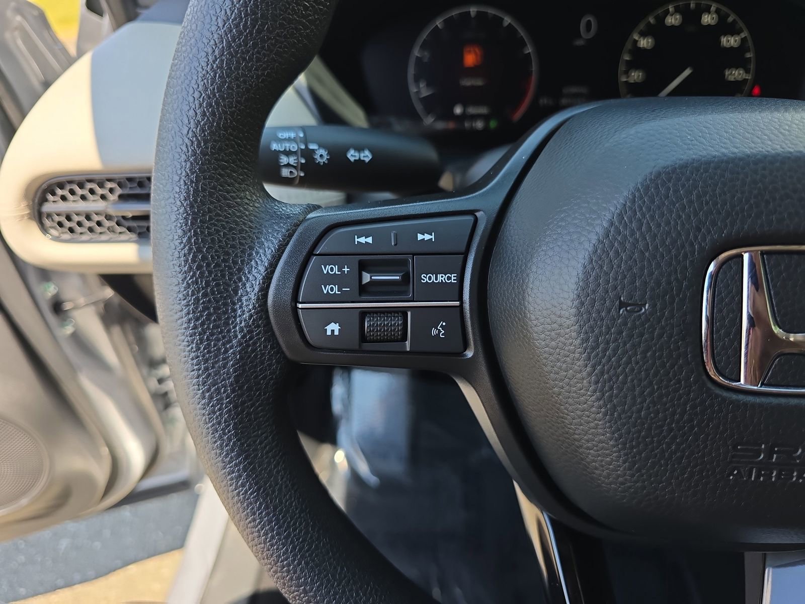Used 2025 Honda HR-V LX image 22