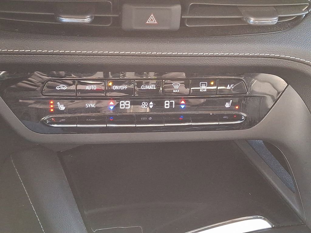 Used 2023 Buick Envision Essence AWD/4WD image 17