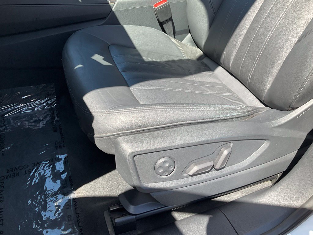 Used 2020 Audi Q5 e Premium w/ Convenience Package AWD/4WD image 17