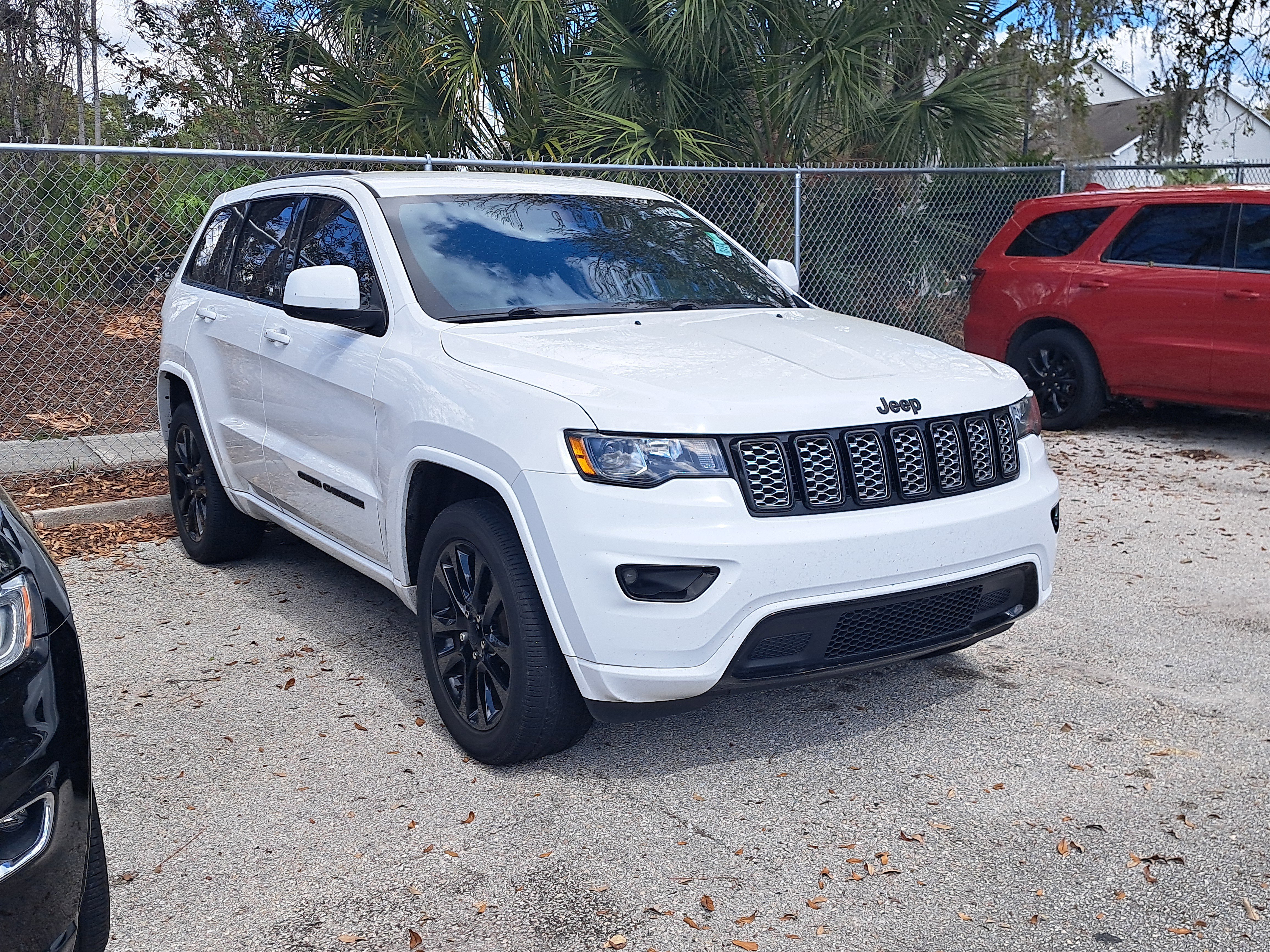 Used 2017 Jeep Grand Cherokee Altitude image 5