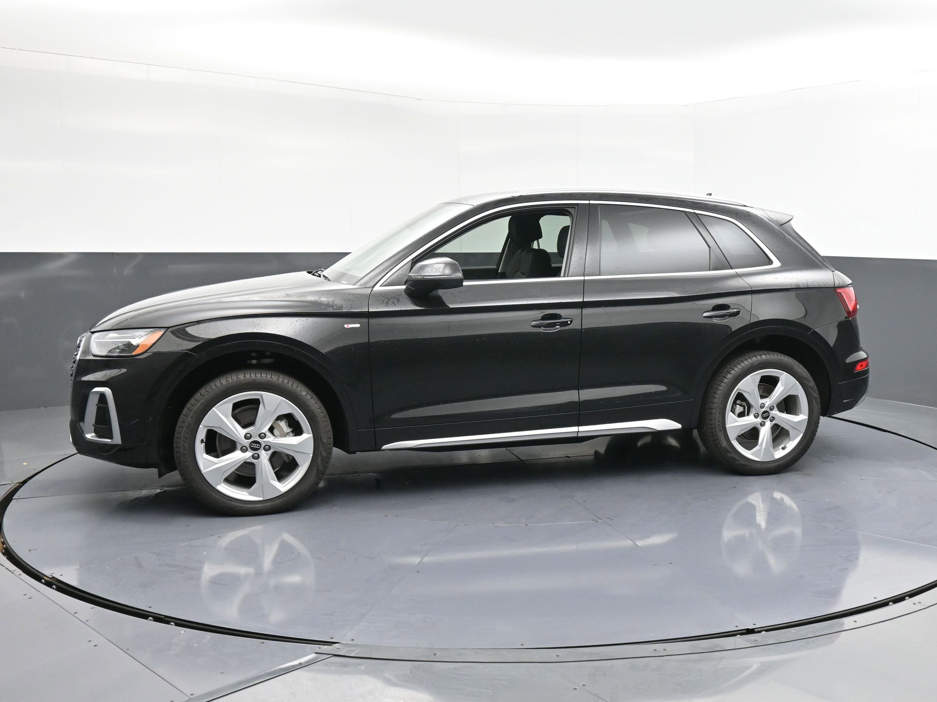Used 2024 Audi Q5 2.0T Premium Plus w/ Premium Plus Package image 5