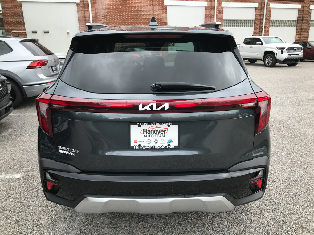 Used 2024 Kia Seltos EX FWD image 6