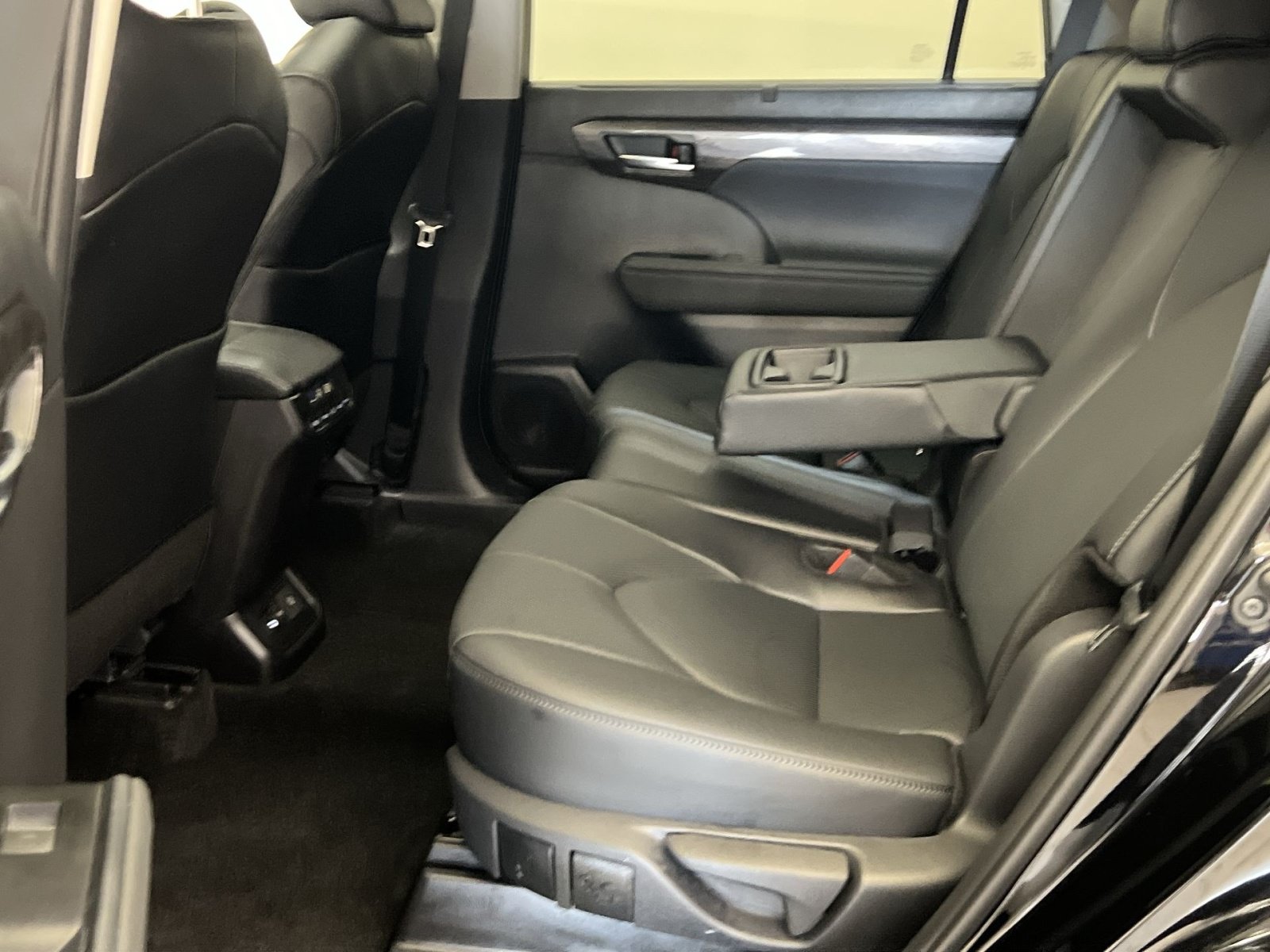 Used 2026 Toyota Highlander Limited AWD/4WD image 24