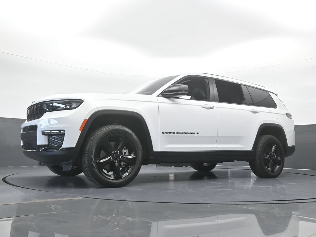 Used 2025 Jeep Grand Cherokee L Limited w/ Black Appearance Package AWD/4WD image 66