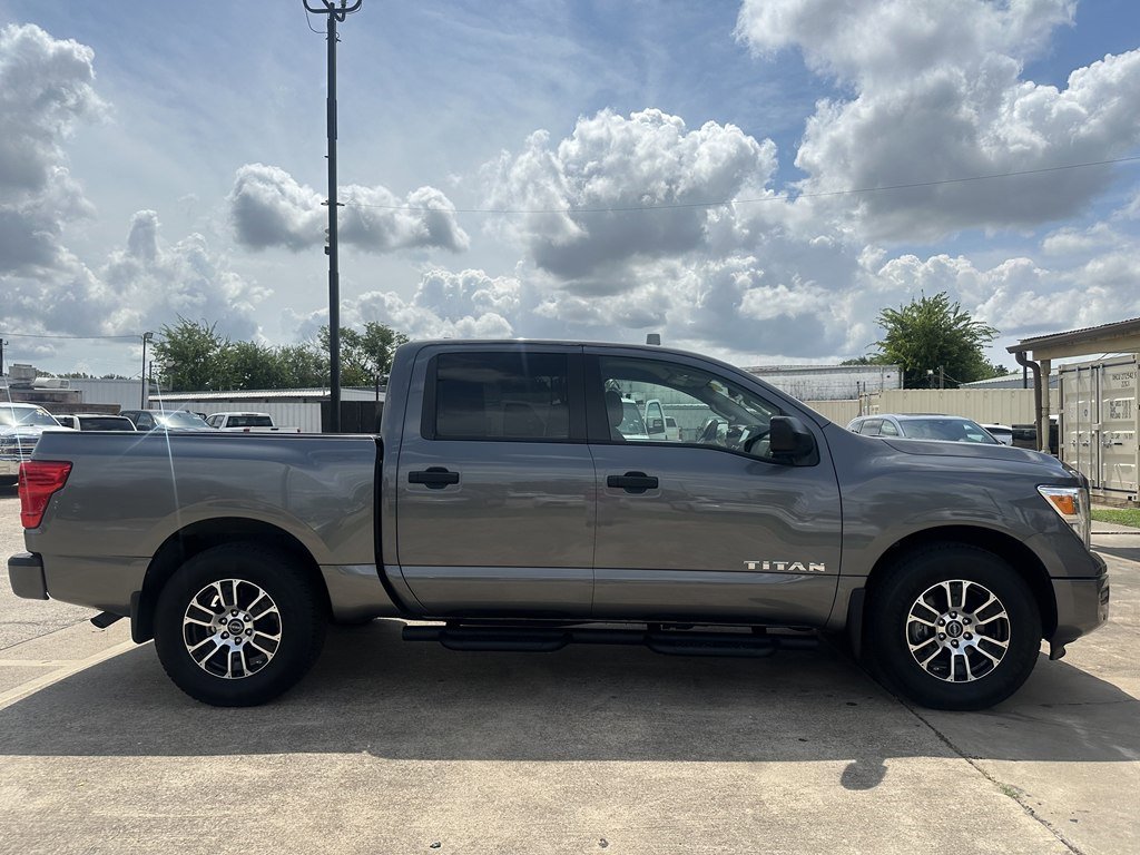 Used 2023 Nissan Titan SV w/ SV Convenience Package image 5
