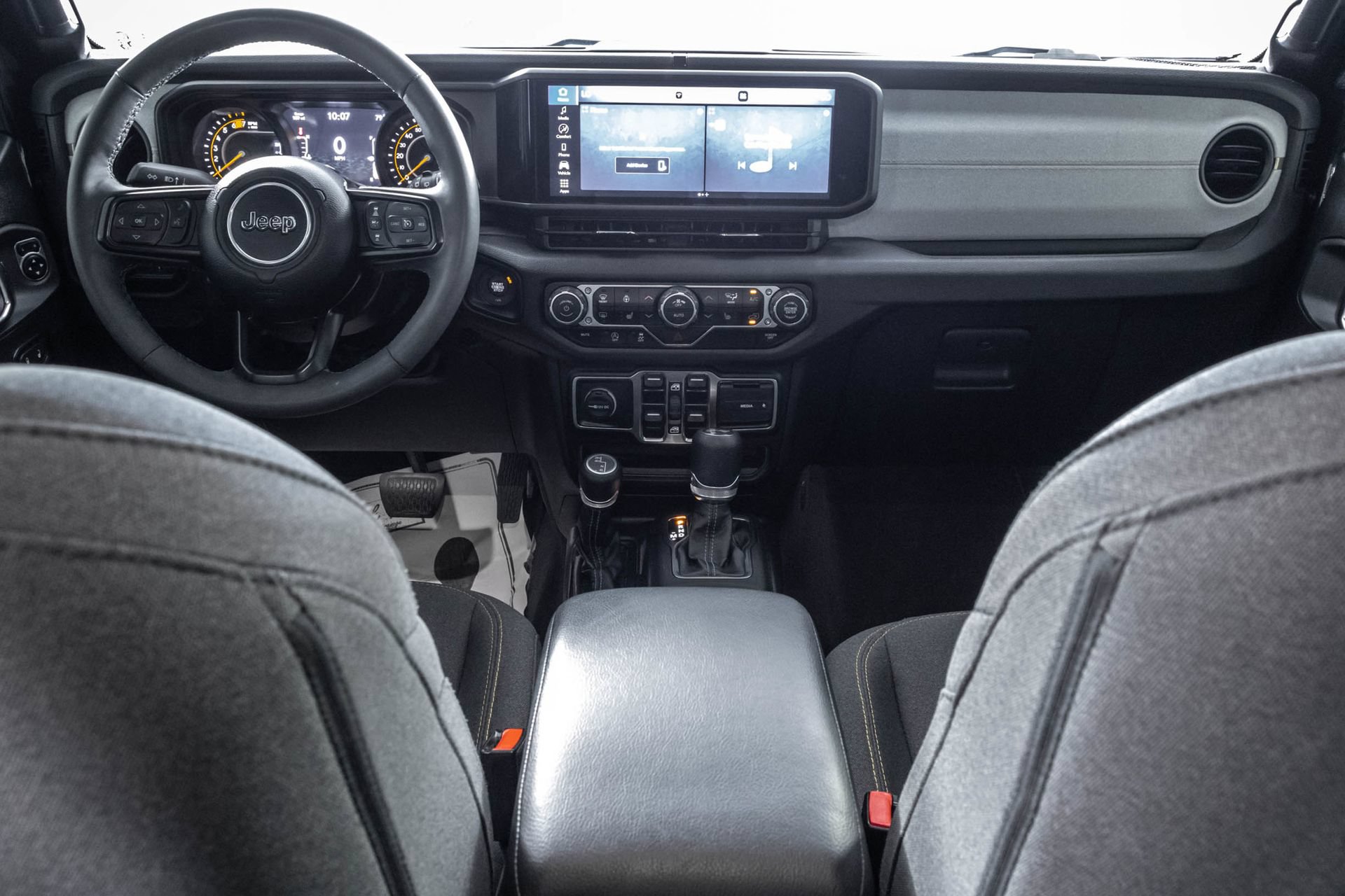 Used 2025 Jeep Wrangler Unlimited Sport AWD/4WD image 21