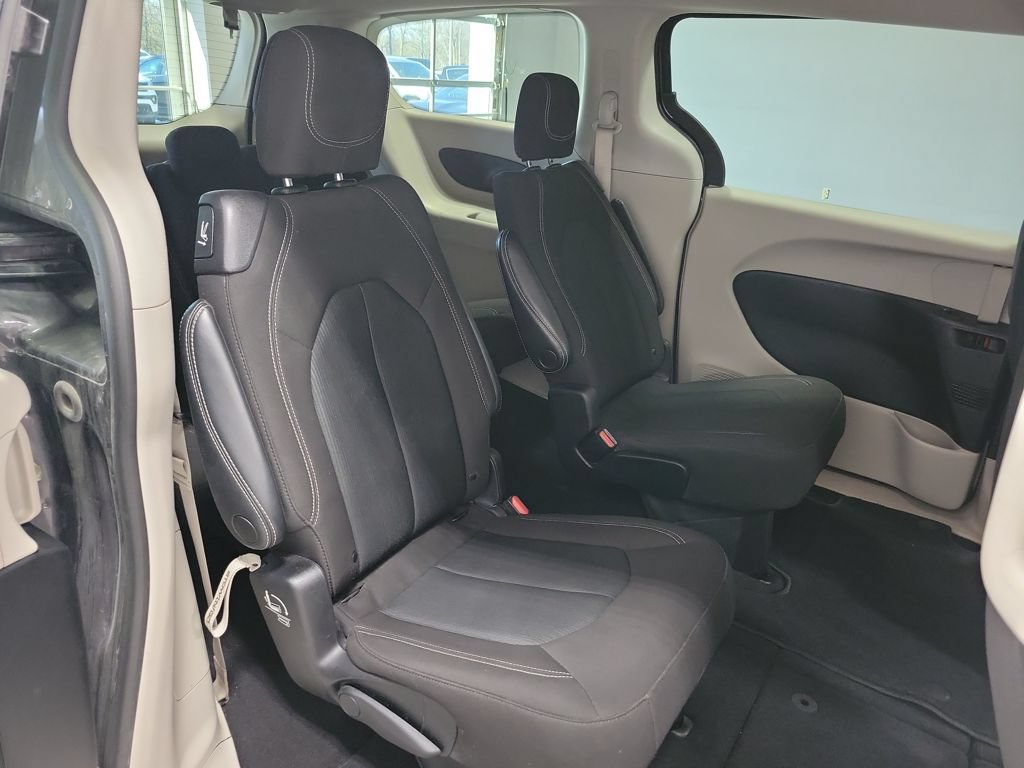 Used 2023 Chrysler Voyager LX FWD image 8