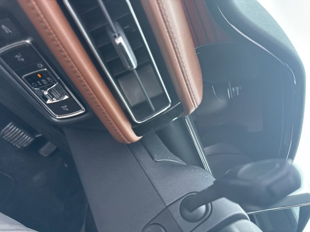 Used 2023 Lincoln Nautilus Reserve image 10