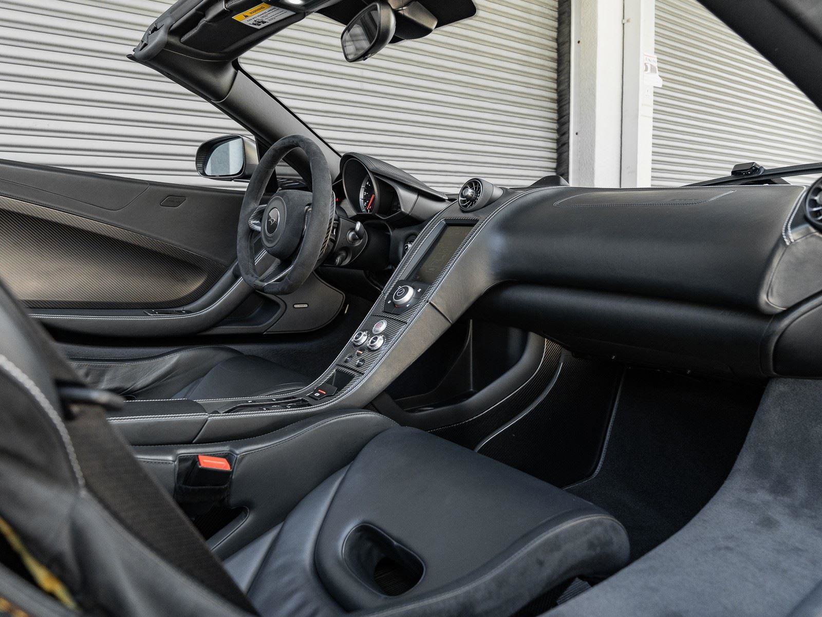 Used 2016 McLaren 675LT Spider image 2