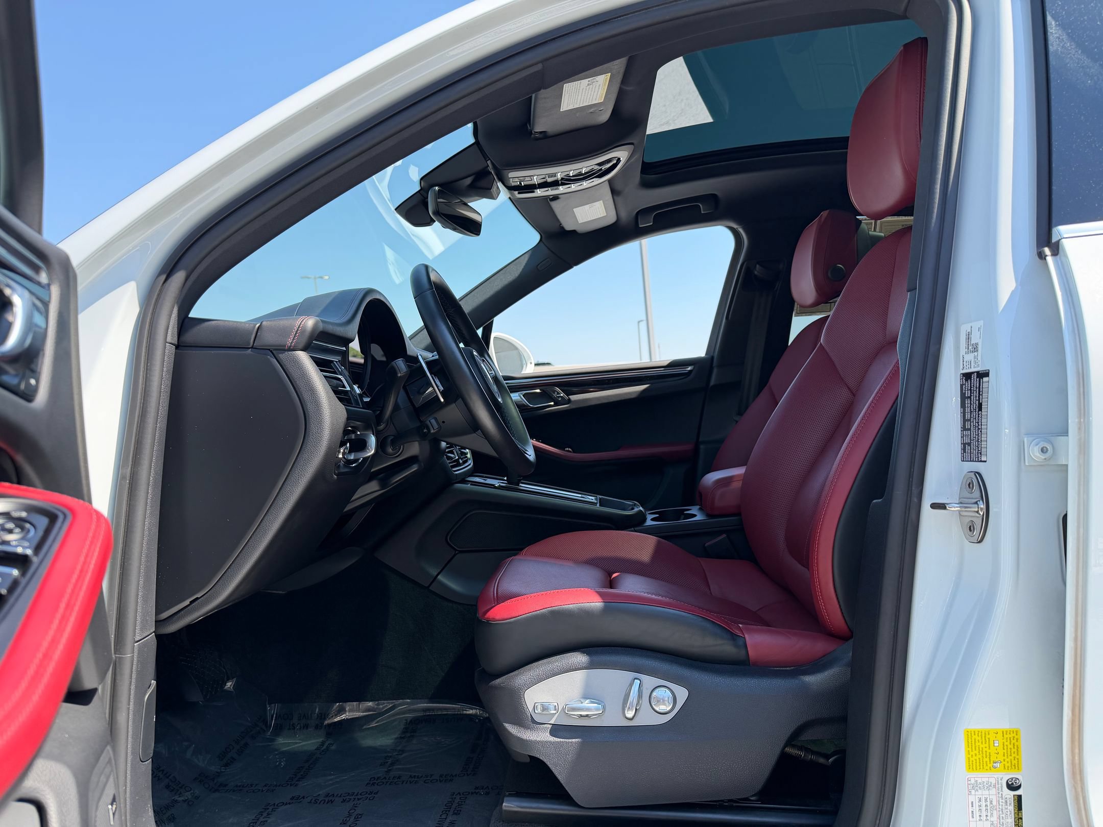 Certified 2023 Porsche Macan S AWD/4WD image 23