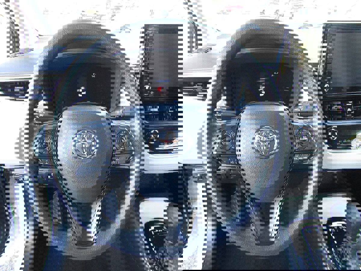 Used 2022 Toyota Corolla LE image 6