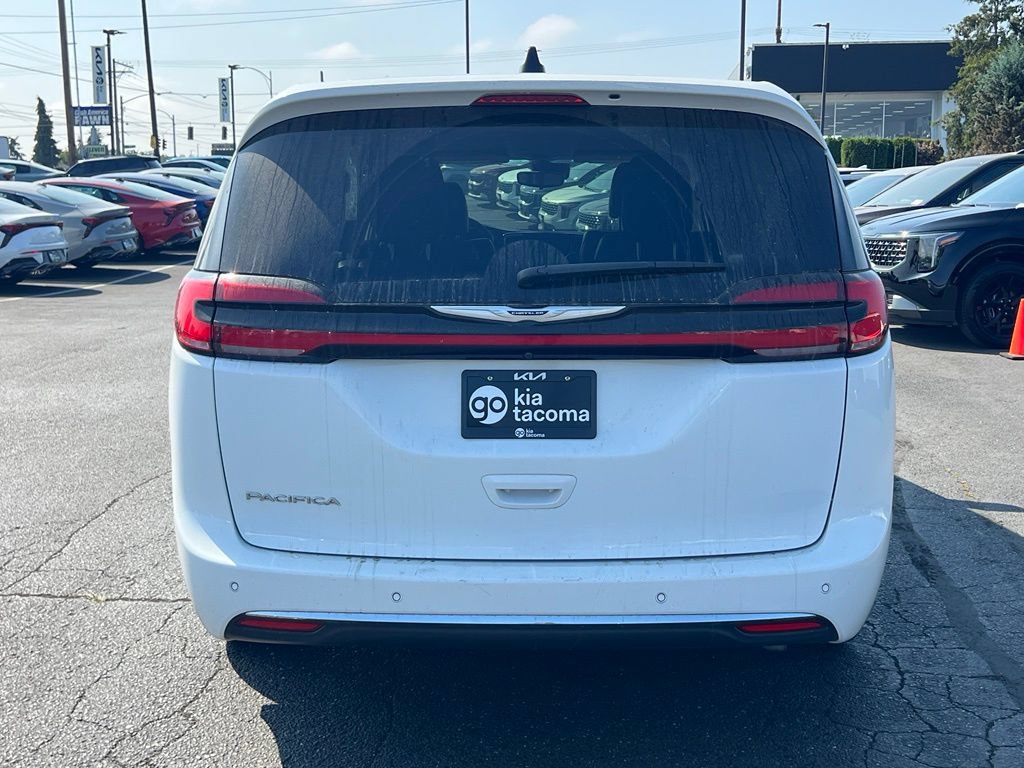 Used 2023 Chrysler Pacifica Touring-L FWD image 6