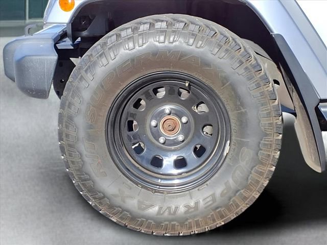 Used 2015 Jeep Wrangler Unlimited Sahara w/ Dual Top Group image 11